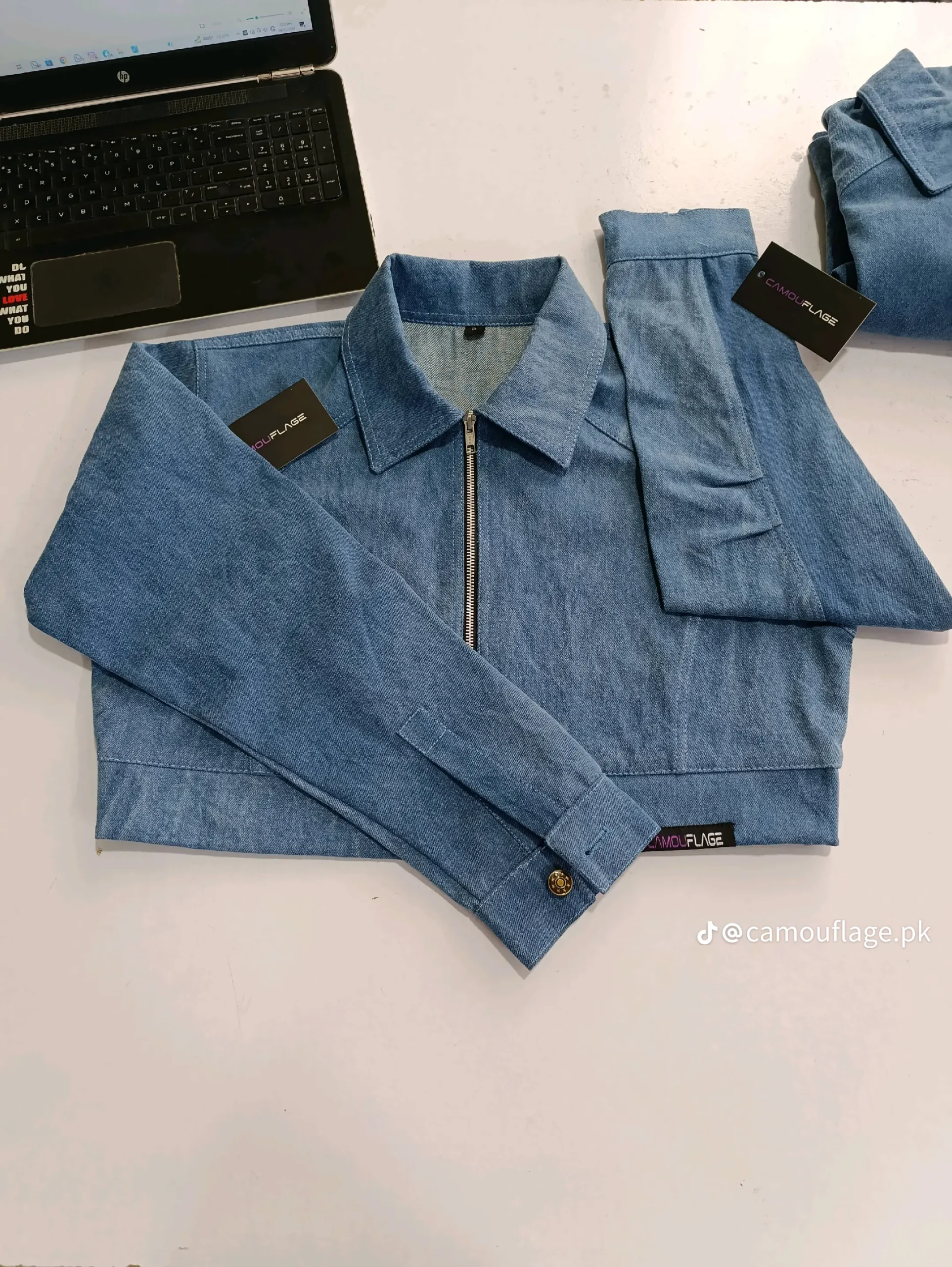 Cropped Denim Jacket - Image 10