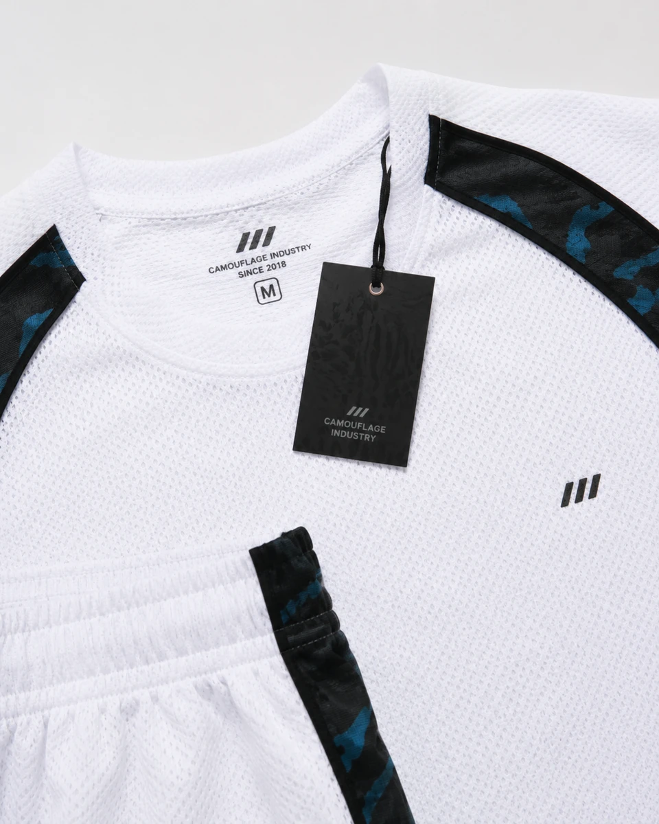 Custom logo branding on OEM unisex training activewear